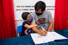 Projeto Eu e meu herói - Alunos e pais confeccionam livrinhos personalizados e levam para o Dia de Autógrafo na escola