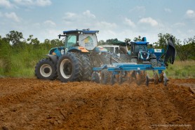 Prefeitura assina contratos para entrega de insumos a agricultores de Boa Vista