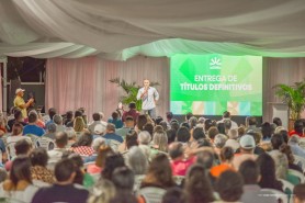 Prefeitura de Boa Vista entrega 321 títulos definitivos para famílias de 27 bairros