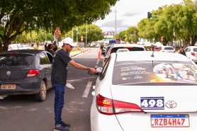 MAIO AMARELO - Blitz Educativa leva mensagem por um trânsito mais seguro aos condutores de veículos