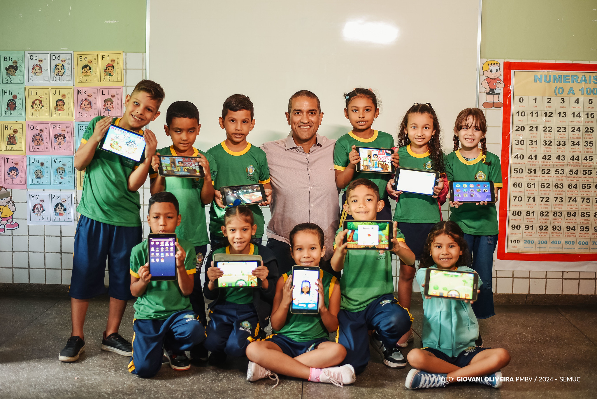 Prefeito Arthur Henrique visita escolas e confere resultados dos investimentos na Rede Municipal de Ensino 2 53503679645 8a89f8fd8b k