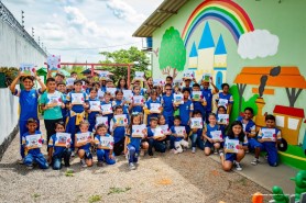 SuperAutor Autores mirins brilham em dia de autógrafo na Escola José David Feitosa