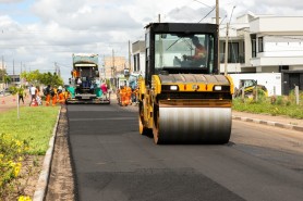 Prefeitura executa obra de recapeamento na avenida Luiz Canuto Chaves