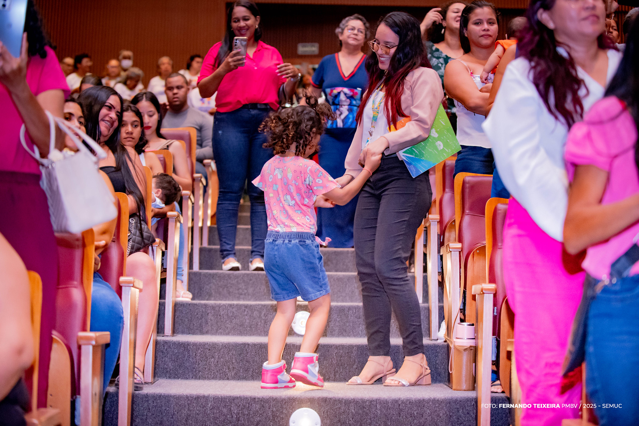 Mães se comovem com a apresentação 'Minha Relação com o Rei' no Teatro Municipal 2 54515004553 c1f48ca410 k