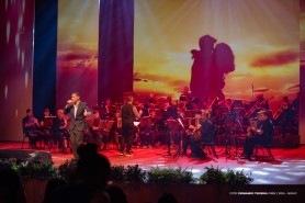 Mães se emocionam em espetáculo “Minha História com o Rei” no Teatro Municipal