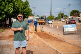 Prefeitura avança com construção de calçadas e meio-fio no bairro Paraviana