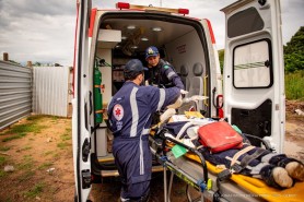 SAMU BV - Socorristas participam de simulado com cenário realístico de acidente de trânsito