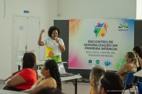 Servidores do Família Que Acolhe recebem capacitação sobre cuidados na primeira infância