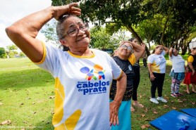 SETEMBRO AMARELO - Idosos do projeto Cabelos de Prata revivem memórias e emoções em atividades na Praça do Mirandinha