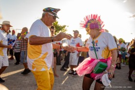 CARNAVAL 2025 - “Bloquinho de Prata" agita foliões da melhor idade na Praça Chico do Carneiro