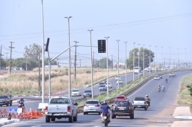 Prefeitura instala semáforo no cruzamento da avenida Brasil com a rua Capitão Clóvis no Bairro São Bento