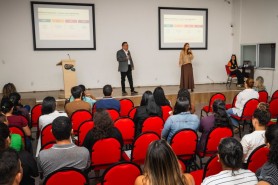 Palestra orienta sobre uso consciente do crédito e reforça importância do planejamento financeiro