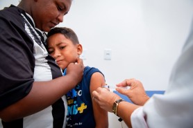 Prefeitura reforça vacinação e monitoramento após aumento de síndromes gripais