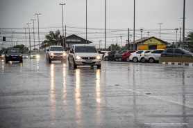 Motoristas devem redobrar cuidados nas vias durante o período chuvoso, orienta SMTRAN