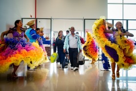 BV JUNINA 2026 - Passageiros são recepcionados em clima de arraial no Aeroporto Internacional de Boa Vista