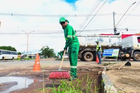 Prefeitura inicia a semana com ações de limpeza em diversos bairros de Boa Vista