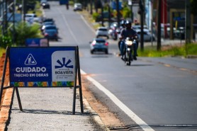 Construção de calçadas proporciona acessibilidade e segurança nos bairros Mecejana e Paraviana