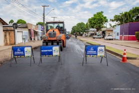 Prefeitura avança com asfaltamento na Rua Carmelo, no bairro Dr. Silvio Botelho