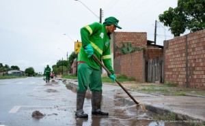 PATRULHA DA CHUVA - Prefeitura segue com trabalhos de limpeza de ruas nesta quarta-feira, 25
