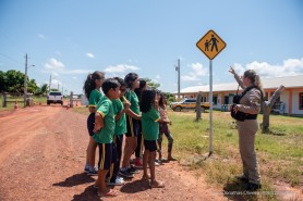 “SINALIZAÇÃO NA MINHA ALDEIA” - Através de projeto escolar, comunidade indígena Darora ganha placas de trânsito
