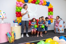 SEMANA DA CRIANÇA - Cinema, dança e até banho de mangueira marcam manhã especial do Família que Acolhe