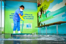 TRANSPORTE COLETIVO - Abrigos de ônibus contam com serviços diários de limpeza e conservação