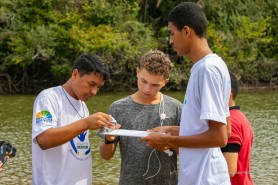 EDUCAÇÃO AMBIENTAL -  Jovens do Projeto Crescer visitam balneário, como parte das atividades em alusão ao Dia Mundial da Água