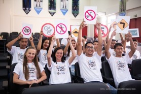 Jovens do Crescer aprendem noções importantes para um trânsito seguro