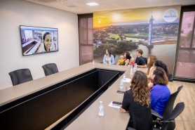 Gêmeas com a síndrome do envelhecimento precoce participam de teleconsulta com especialista de Curitiba