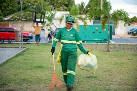 CARNAVAL DE TODOS 2023 -  Agentes do bloco da limpeza dão show a parte nos pontos de folia em Boa Vista