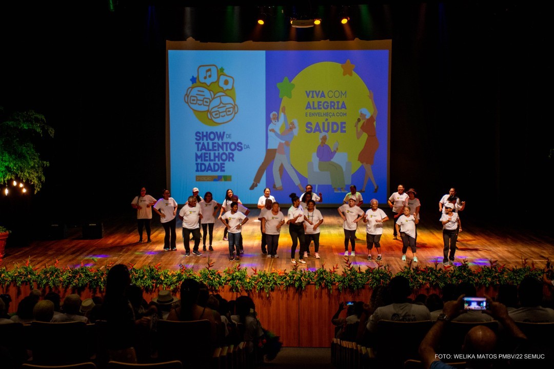 Dia do Idoso é celebrado com Show de Talentos no Teatro Municipal