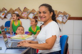 Prefeitura sanciona lei que beneficia mais de 2 mil professores com alteração no pagamento da GID