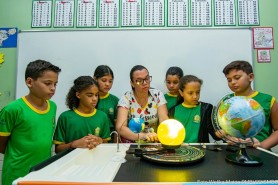 ALUNOS CIENTISTAS - Laboratório Didático Móvel garante um estudo mais prático e experimental dentro da sala de aula