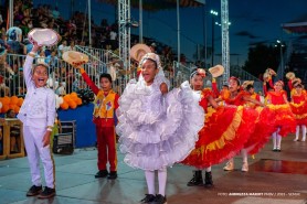 Com o tema “Cangaceirinhos no Arraiá”, quadrilha do Projeto Conviver dá show de fofura na Arena Junina