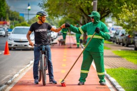 CIDADE LIMPA - Ruas e ciclovias dos bairros Centro e senador Hélio Campos recebem serviços de limpeza
