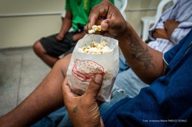 SEAS - Sessão de cinema marca início de atividades voltadas a pessoas em situação de rua