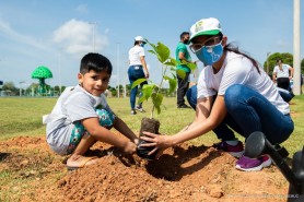 Semana do Bebê - Para celebrar o Dia da Árvore, crianças plantam mudas de ipês no Parque do Rio Branco