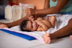SEMANA DO BEBÊ -  Mães aprendem a shantala, técnica indiana que relaxa e estimula bebês em seus primeiros meses de vida