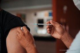 Retomada total do comércio depende da população vacinada
