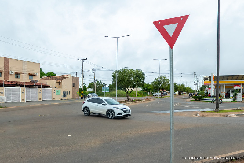 Enquanto a instalação do semáforo não for concluída, condutores devem estar atentos à sinalização.