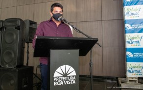 MAIS REFORÇO: Prefeitura empossa 57 novos profissionais da educação