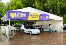 Contra o Coronavírus: Feriado marca início da vacinação de professores e profissionais de transporte aéreo