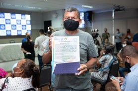 Regularização Fundiária:  Prefeitura entrega 53 títulos definitivos do Programa de Regularização Fundiária de Interesse Social