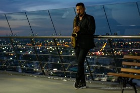 MÚSICA NO MIRANTE - Saxofonista Allan Sagica leva repertório diversificado aos visitantes do principal cartão postal de Boa Vista