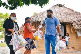 Alimentação escolar: Prefeitura entrega mais de 1.400 kits de hortifrútis e proteínas para alunos das escolas rurais e indígenas