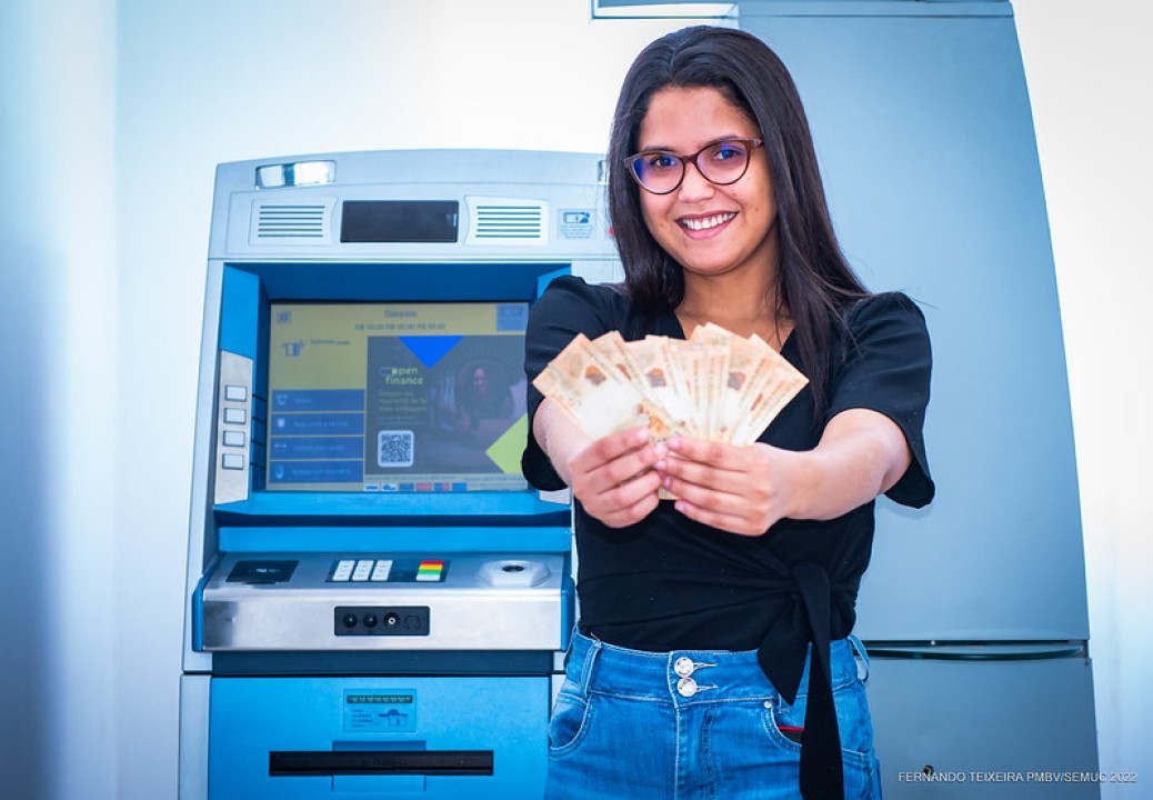 TÁ NA CONTA! - Servidores da prefeitura são surpreendidos com pagamento antecipado nesta terça-feira, 27