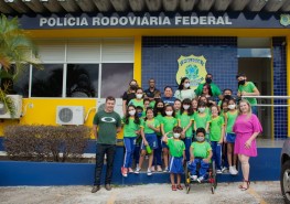 EDUCAÇÃO PARA O TRÂNSITO - Alunos conhecem rotina de trabalho da Polícia Rodoviária Federal de Roraima