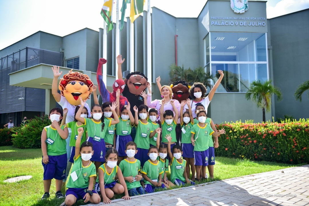 CRIANÇAS NA PREFS - Alunos da Escola Ana Sandra visitam pontos turísticos e conhecem prefeito Arthur Henrique