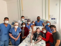HOSPITAL DA CRIANÇA - Após cinco anos de internação, paciente tem alta e família agradece por todo cuidado recebido da equipe médica