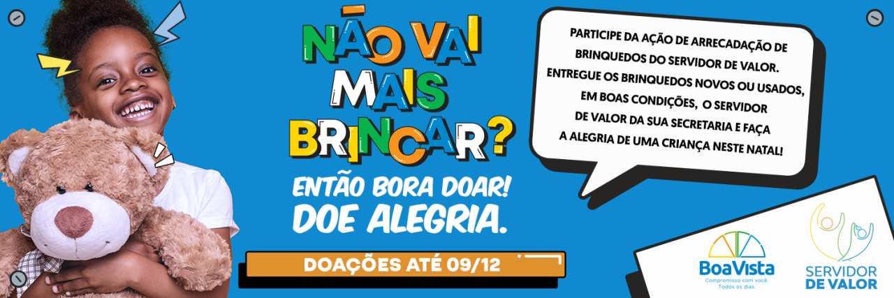 crianças brincando de conjunto de brinquedos. crianças felizes do